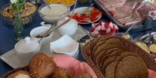 Sonntagsfrühstück im Sommerhof