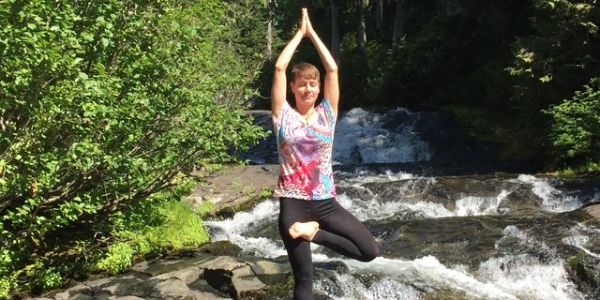 Foto: Yoga am Gebirgsbach