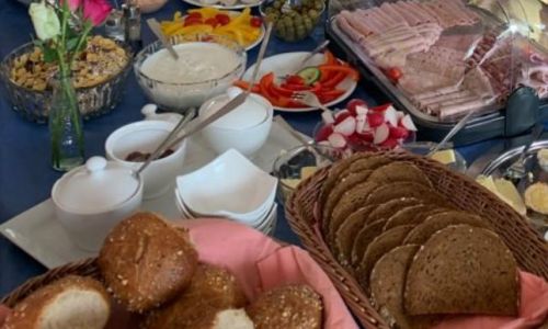 Sonntagsfrühstück im Sommerhof